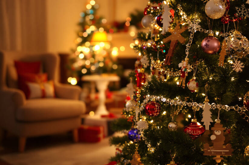 Symbolika ozdób choinkowych - co kryje się za bombkami i łańcuchami